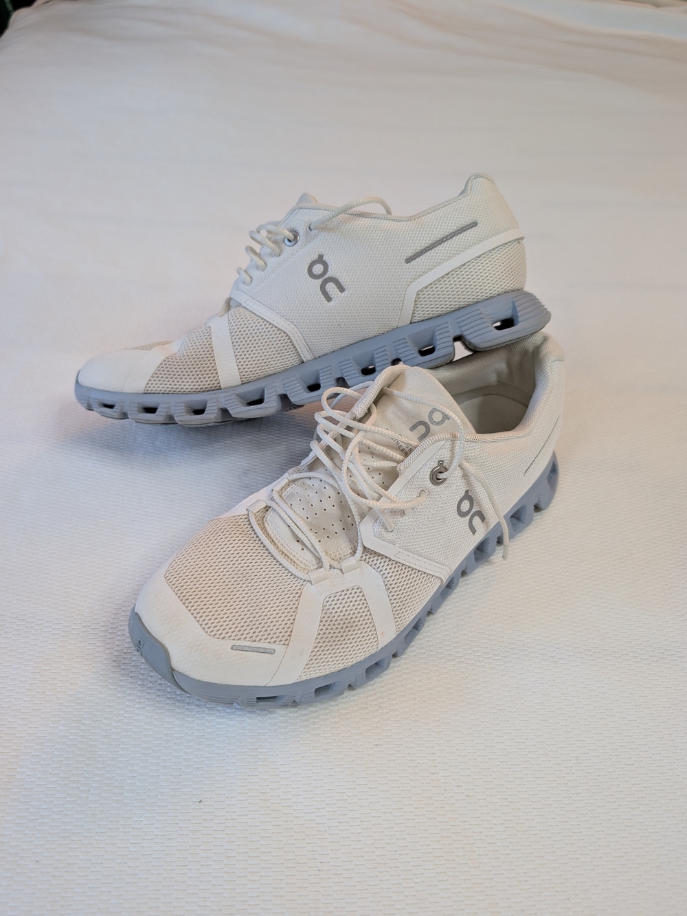 On Running Cloud 5 White Glacier Grey Sneakers Womens Size 10 Athleisure